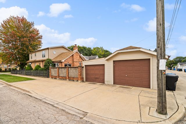 3250 N Page Avenue, Chicago, IL 60634