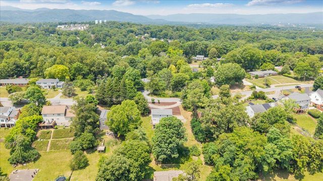 3702 Winding Way RD SW, Roanoke, VA 24015