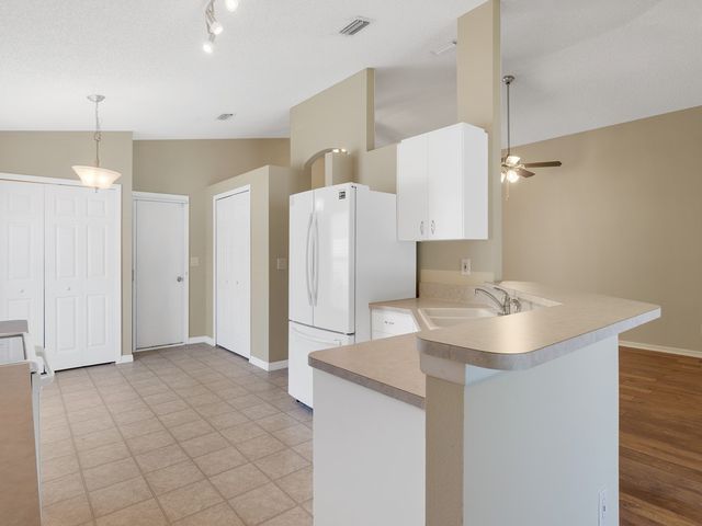 962 E 13th Square, Vero Beach, FL 32960