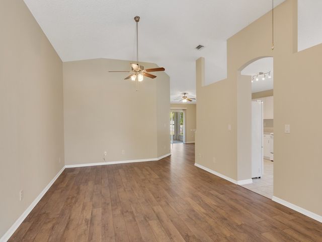 962 E 13th Square, Vero Beach, FL 32960