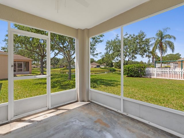 962 E 13th Square, Vero Beach, FL 32960