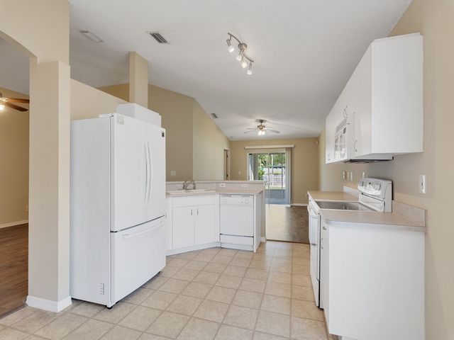 962 E 13th Square, Vero Beach, FL 32960
