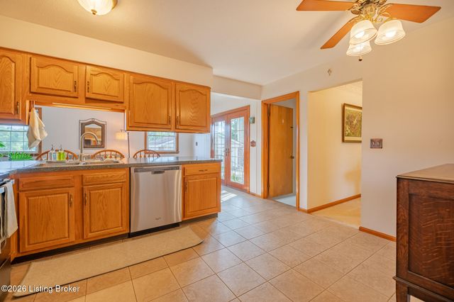 7311 Nottoway Cir, Louisville, KY 40214