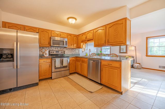 7311 Nottoway Cir, Louisville, KY 40214