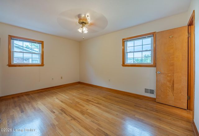 7311 Nottoway Cir, Louisville, KY 40214