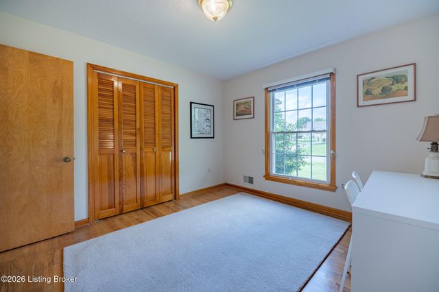 7311 Nottoway Cir, Louisville, KY 40214