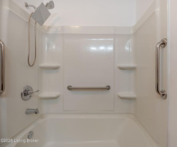 7311 Nottoway Cir, Louisville, KY 40214
