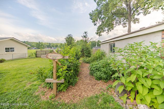 7311 Nottoway Cir, Louisville, KY 40214