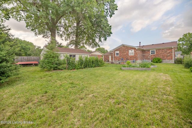 7311 Nottoway Cir, Louisville, KY 40214