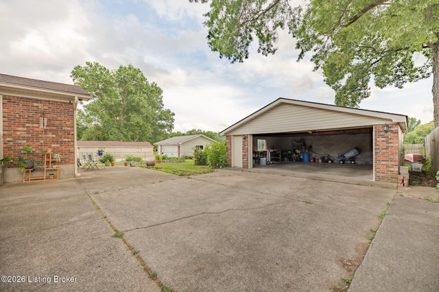 7311 Nottoway Cir, Louisville, KY 40214