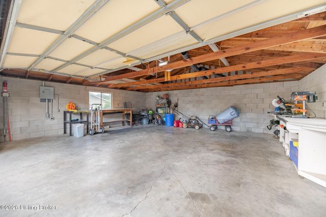 7311 Nottoway Cir, Louisville, KY 40214