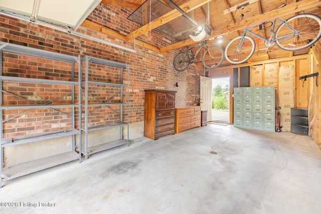 7311 Nottoway Cir, Louisville, KY 40214