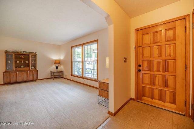 7311 Nottoway Cir, Louisville, KY 40214