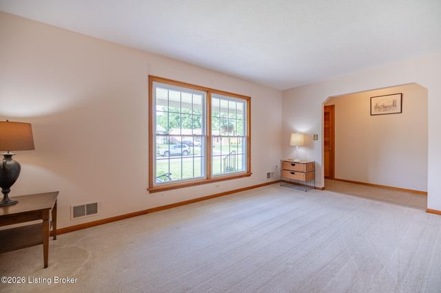 7311 Nottoway Cir, Louisville, KY 40214