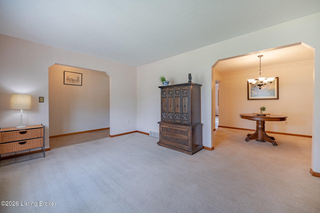 7311 Nottoway Cir, Louisville, KY 40214