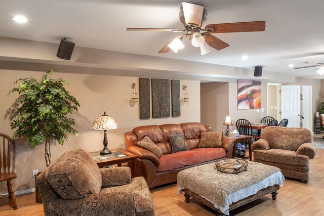 127 Trail'S End Street, Branson West, MO 65737