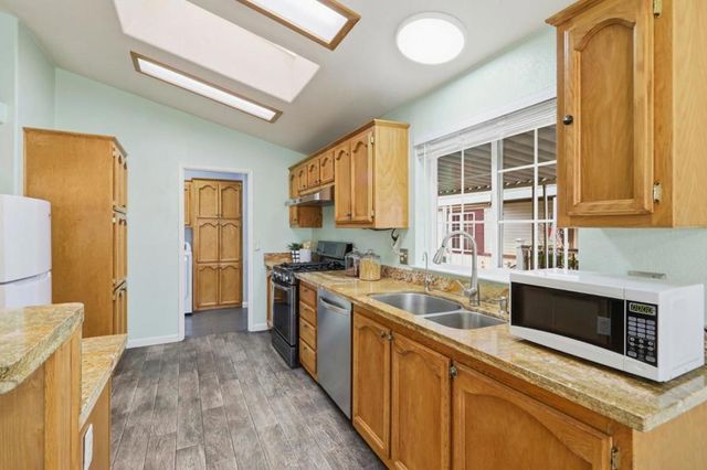 1520 E CAPITOL EXPWY, San Jose, CA 95121