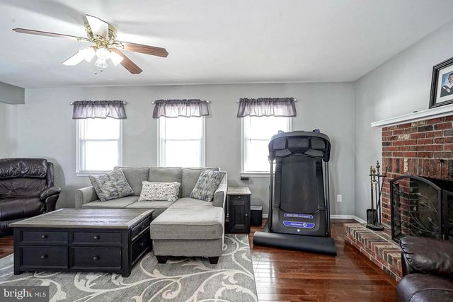 14 LORNE RD, Blackwood, NJ 08012