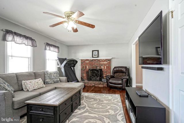 14 LORNE RD, Blackwood, NJ 08012