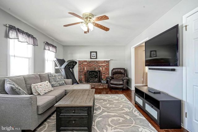 14 LORNE RD, Blackwood, NJ 08012