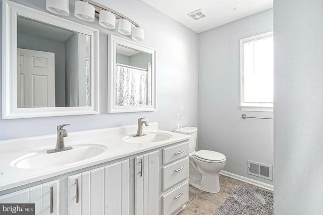 14 LORNE RD, Blackwood, NJ 08012