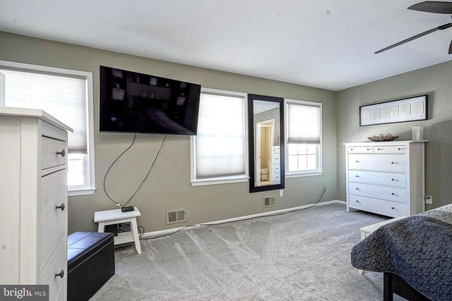 14 LORNE RD, Blackwood, NJ 08012