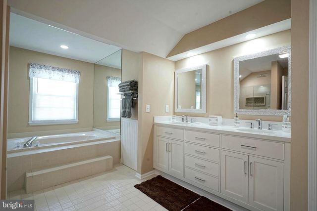 14 LORNE RD, Blackwood, NJ 08012