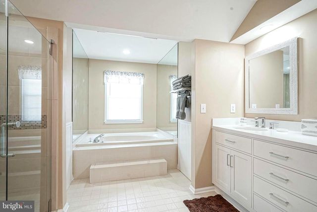 14 LORNE RD, Blackwood, NJ 08012