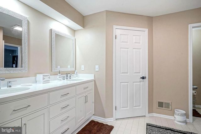 14 LORNE RD, Blackwood, NJ 08012