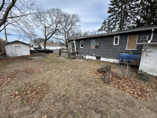 44 Osage Street, Selden, NY 11784