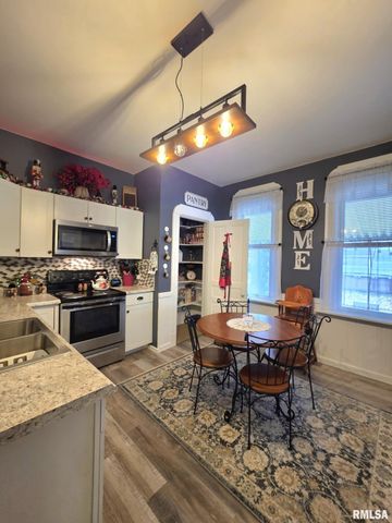 1025 S 11TH Street, Quincy, IL 62301