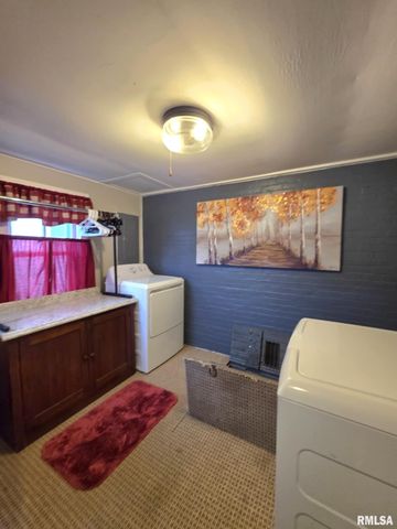 1025 S 11TH Street, Quincy, IL 62301