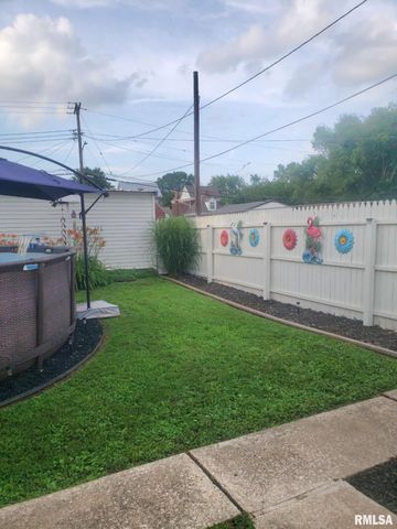 1025 S 11TH Street, Quincy, IL 62301