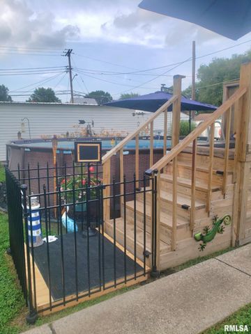 1025 S 11TH Street, Quincy, IL 62301