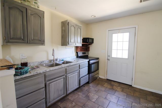 18234 S 80th West Avenue, Mounds, OK 74047