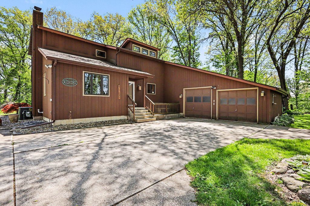 2101 N 350 E, Rolling Prairie, IN 46371