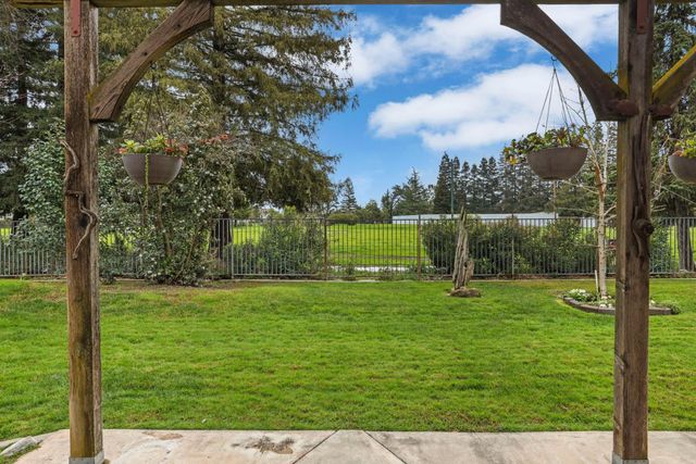 10636 Elkhorn Dr, Stockton, CA 95209