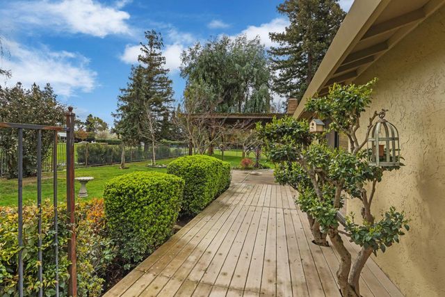 10636 Elkhorn Dr, Stockton, CA 95209