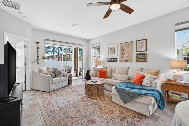 594 52ND TERRACE N, St Petersburg, FL 33703