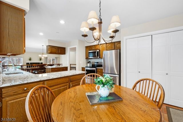 35 Roberts Cir, Bernards Twp., NJ 07920