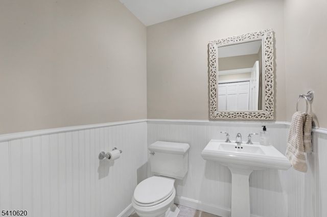 35 Roberts Cir, Bernards Twp., NJ 07920