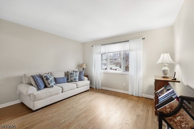 35 Roberts Cir, Bernards Twp., NJ 07920