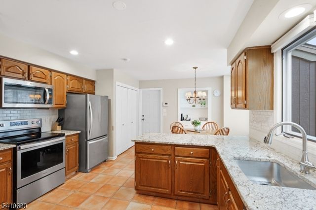 35 Roberts Cir, Bernards Twp., NJ 07920