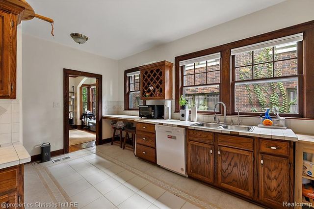 3417 Seminole Street, Detroit, MI 48214