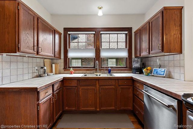 3417 Seminole Street, Detroit, MI 48214