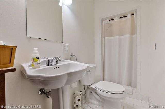 3417 Seminole Street, Detroit, MI 48214