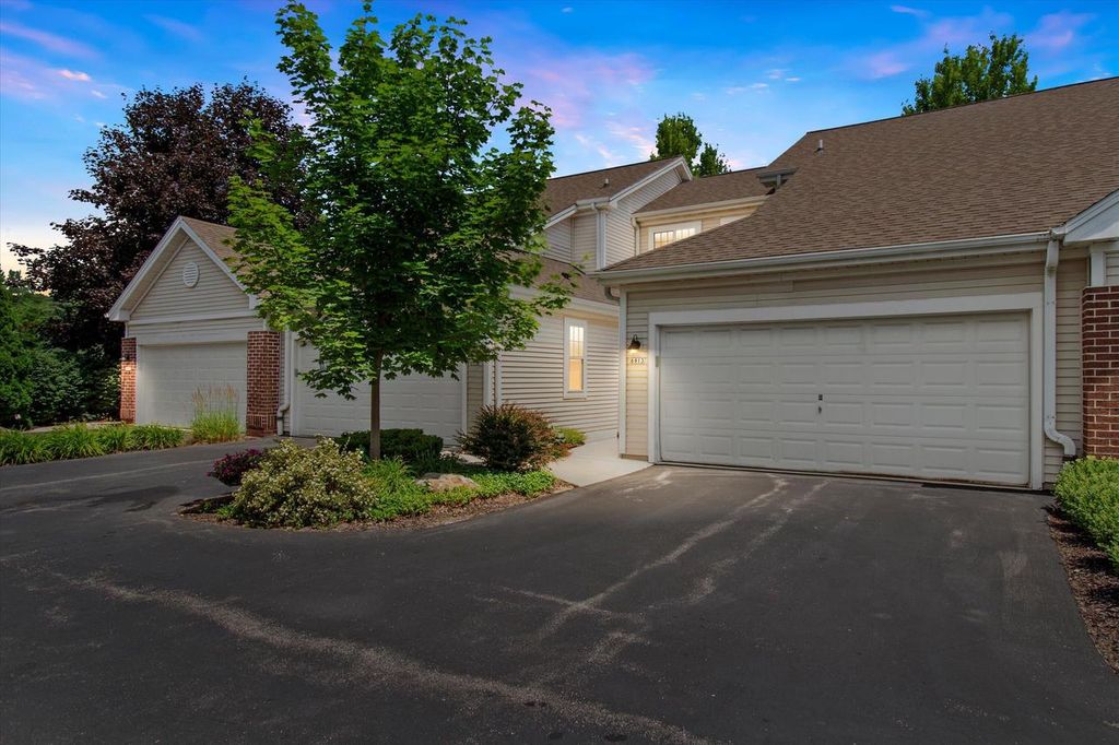 6913 W Rawson AVENUE, Franklin, WI 53132