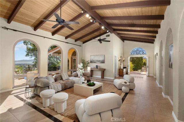 821 Guanajuato, Claremont, CA 91711