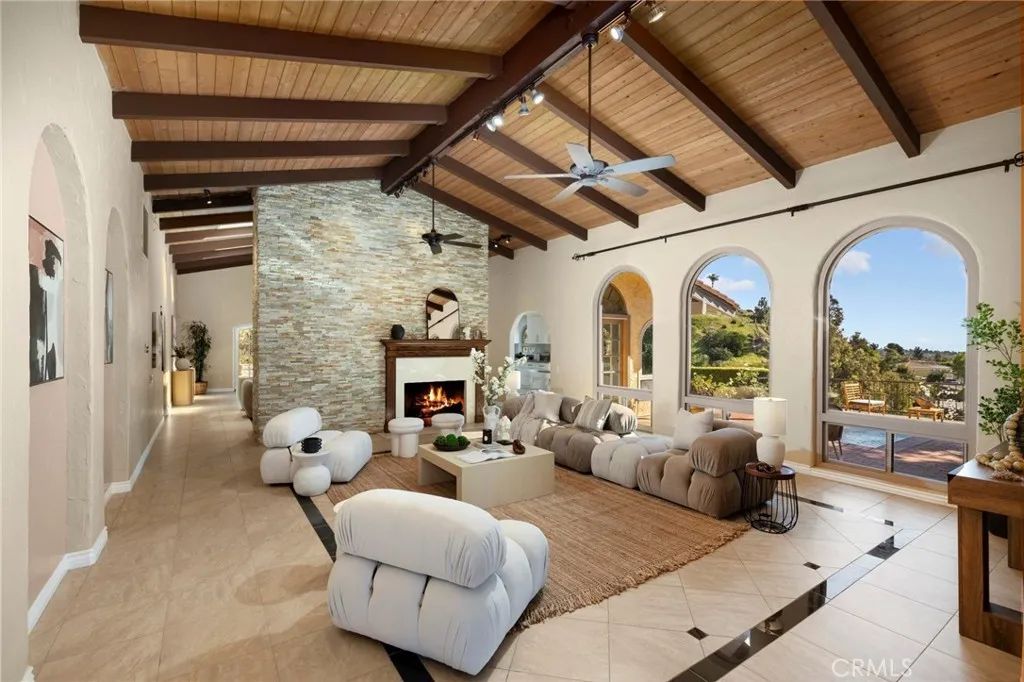 821 Guanajuato, Claremont, CA 91711