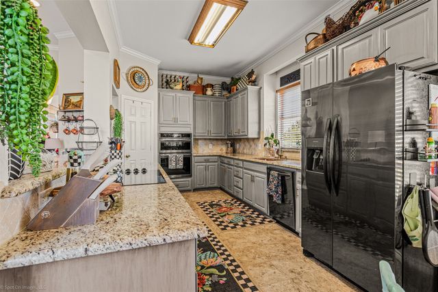 1687 Sportsman Lane, Van Alstyne, TX 75495